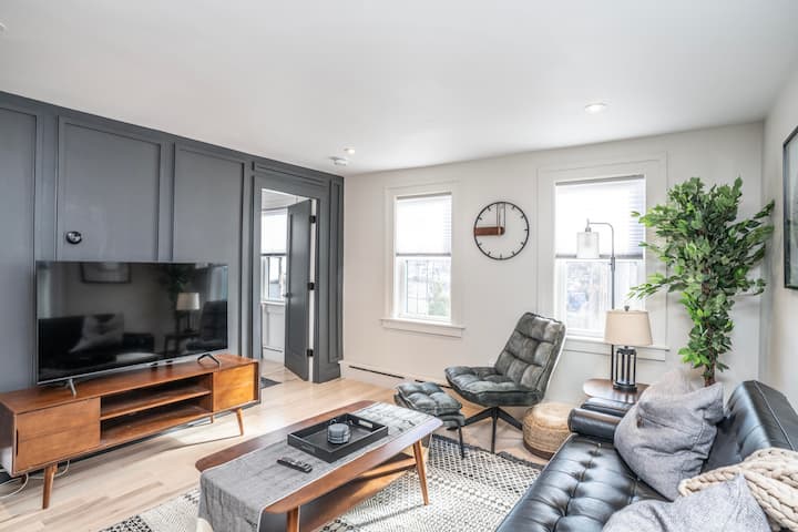 Stylish & Homey 1st Floor Flat W. Outdoor Space - Providence, RI