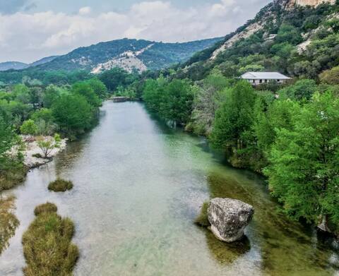 Holiday River House Retreat in the Hill Country