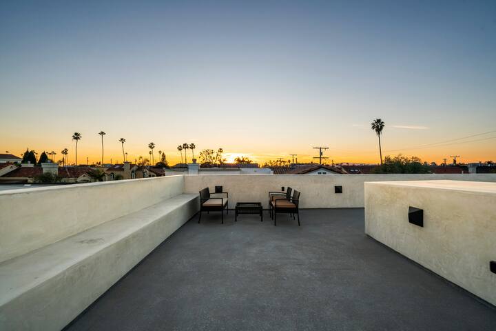 Naples Modern Home gallery image 3