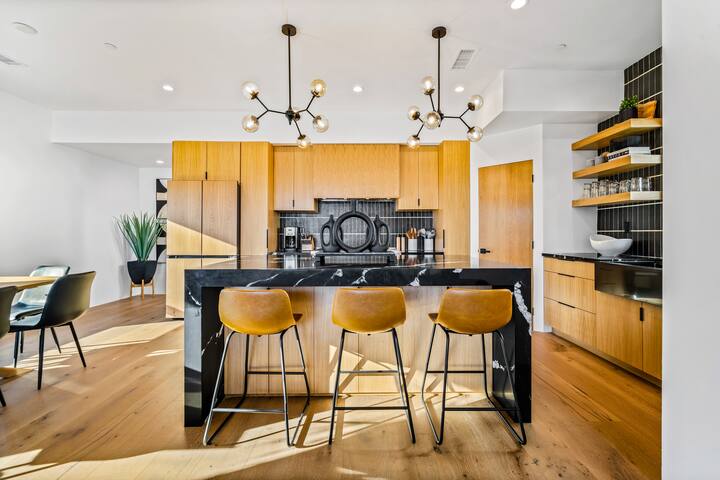 Naples Modern Home gallery image 4