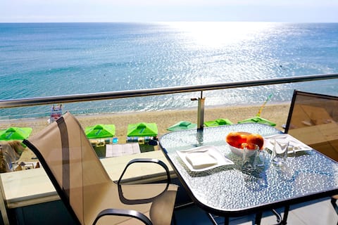 Apartment Aurora with direct access to the beach