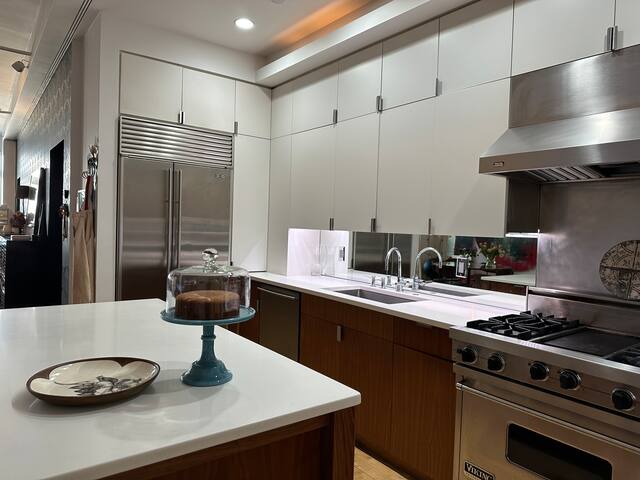 Bright & Spacious NYC Sanctuary gallery image 3