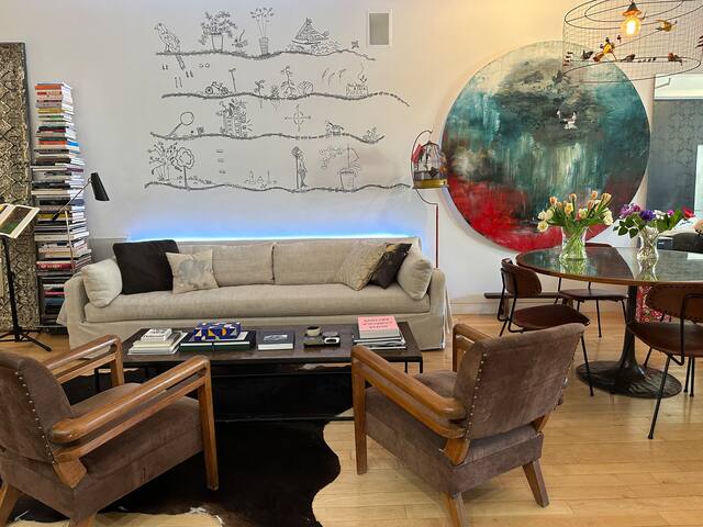 Bright & Spacious NYC Sanctuary gallery image 5