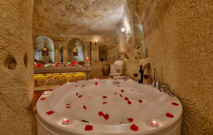 2000-Year-Old Suite Room 101