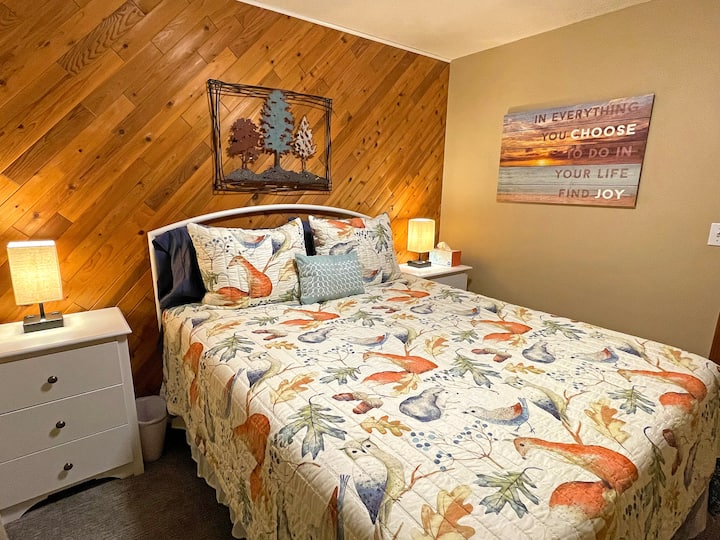 第1张照片，共2张： 2号卧室