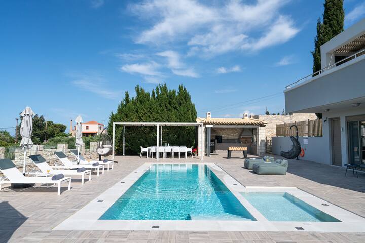 FREE Breakfast/heated Pool/Playground/5km from Sea gallery image 2