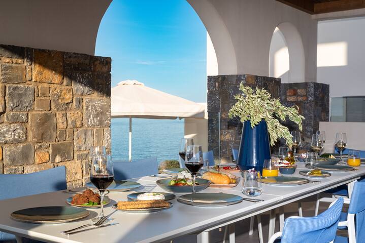 Villa Tamara, 5 bedrooms, pool, 4.5 bathrooms gallery image 2