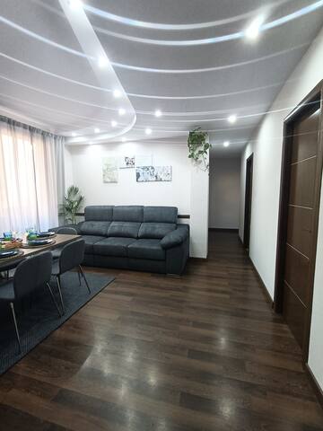 Sagrada Familia flat for 6 pple! gallery image 3