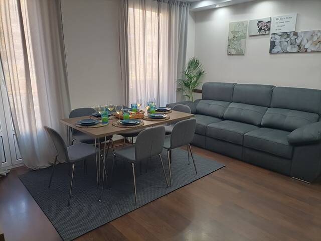 Sagrada Familia flat for 6 pple! gallery image 4