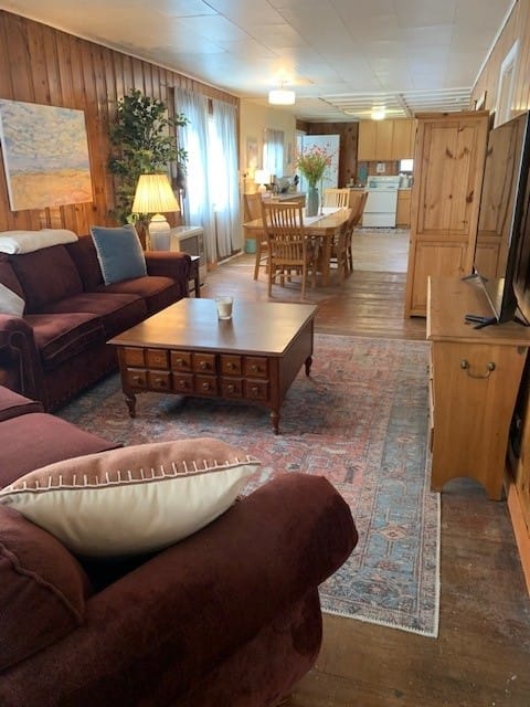 Cozy Downtown Sanctuary