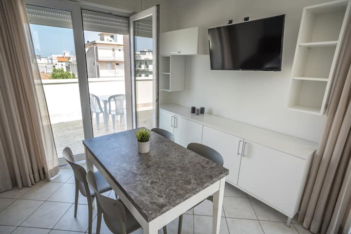 Luminoso Attico Con Terrazzo Panoramico Al Mare! - Rimini