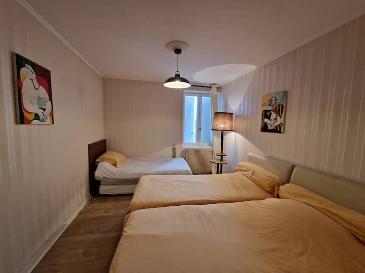 Chambre 2 Albahome 1- 3 lits simples