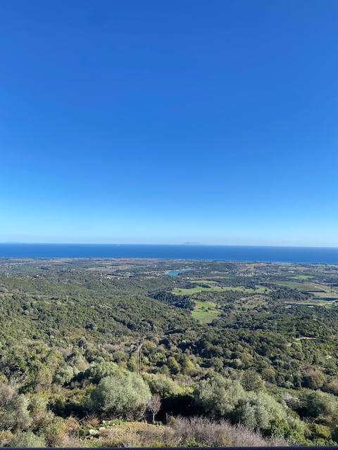 Annonce Airbnb populaire: Studio with beautiful views in a Corsican village à Linguizzetta