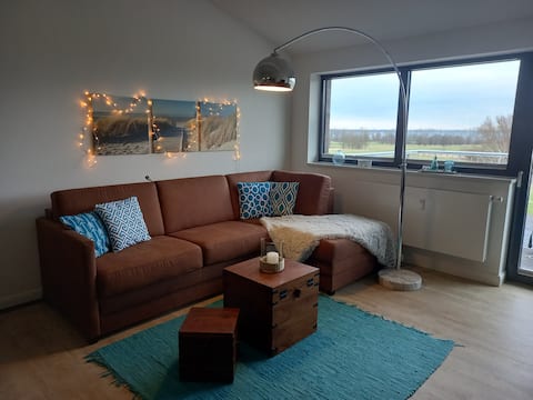 Top Airbnb: Apartment "LizArt" with Baltic Sea view in Hohenkirchen