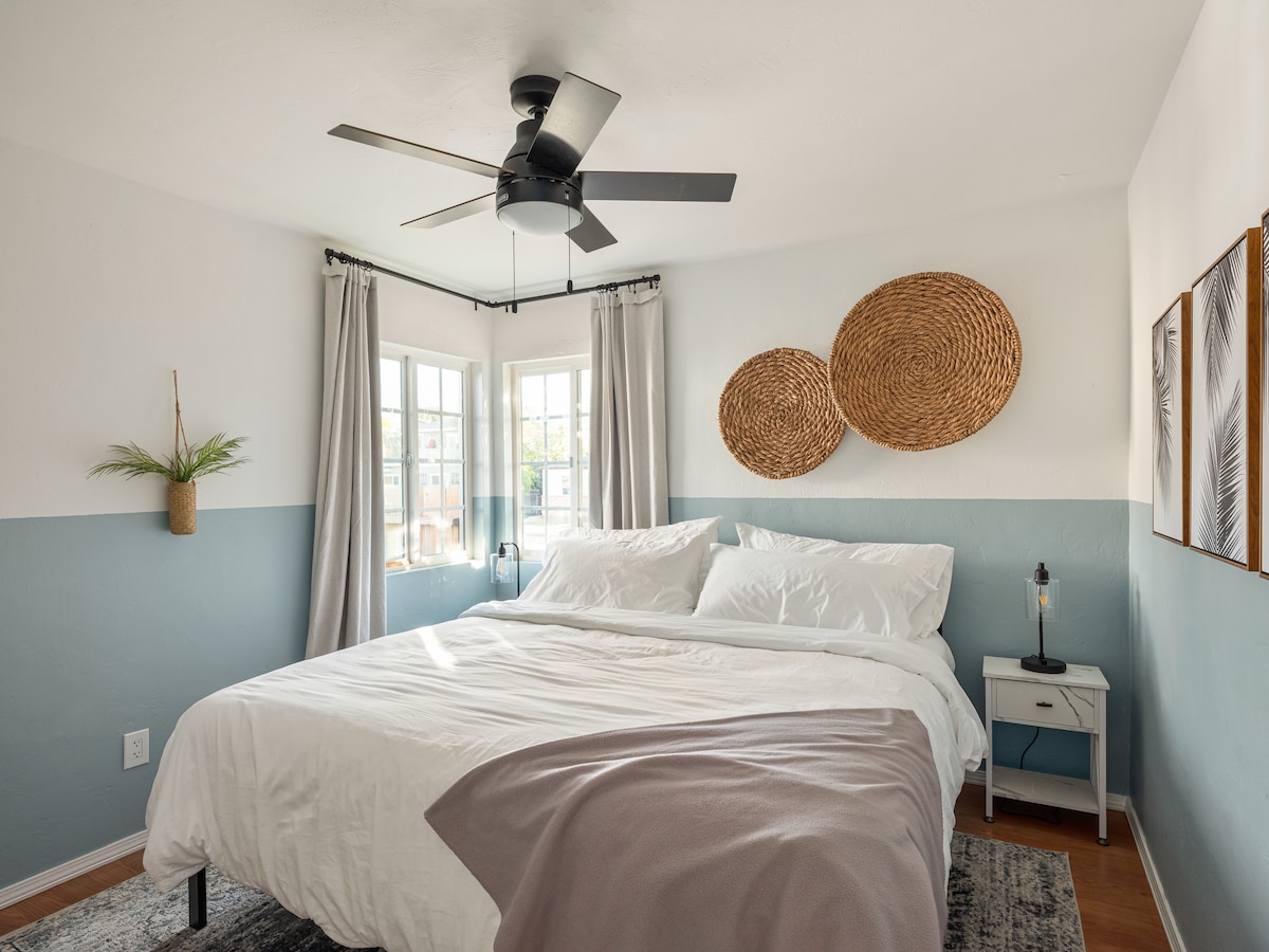 "الغرفة المخفية" في الطابق السفلي، سرير بحجم كينغ