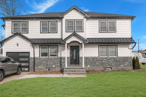 Luxury 2nd Floor Apartment in Prime East Meadow