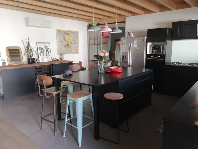 Maison en bois familiale avec piscine gallery image 4