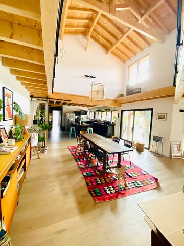 Maison en bois familiale avec piscine gallery image 5