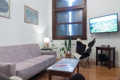 Airbnb con mejor rendimiento: Old recycled apartment en Monserrat