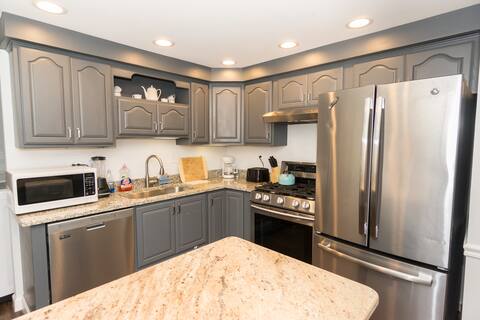 Paradise in Schaumburg Low Cleaning Fee, 3 BR, 4Bd