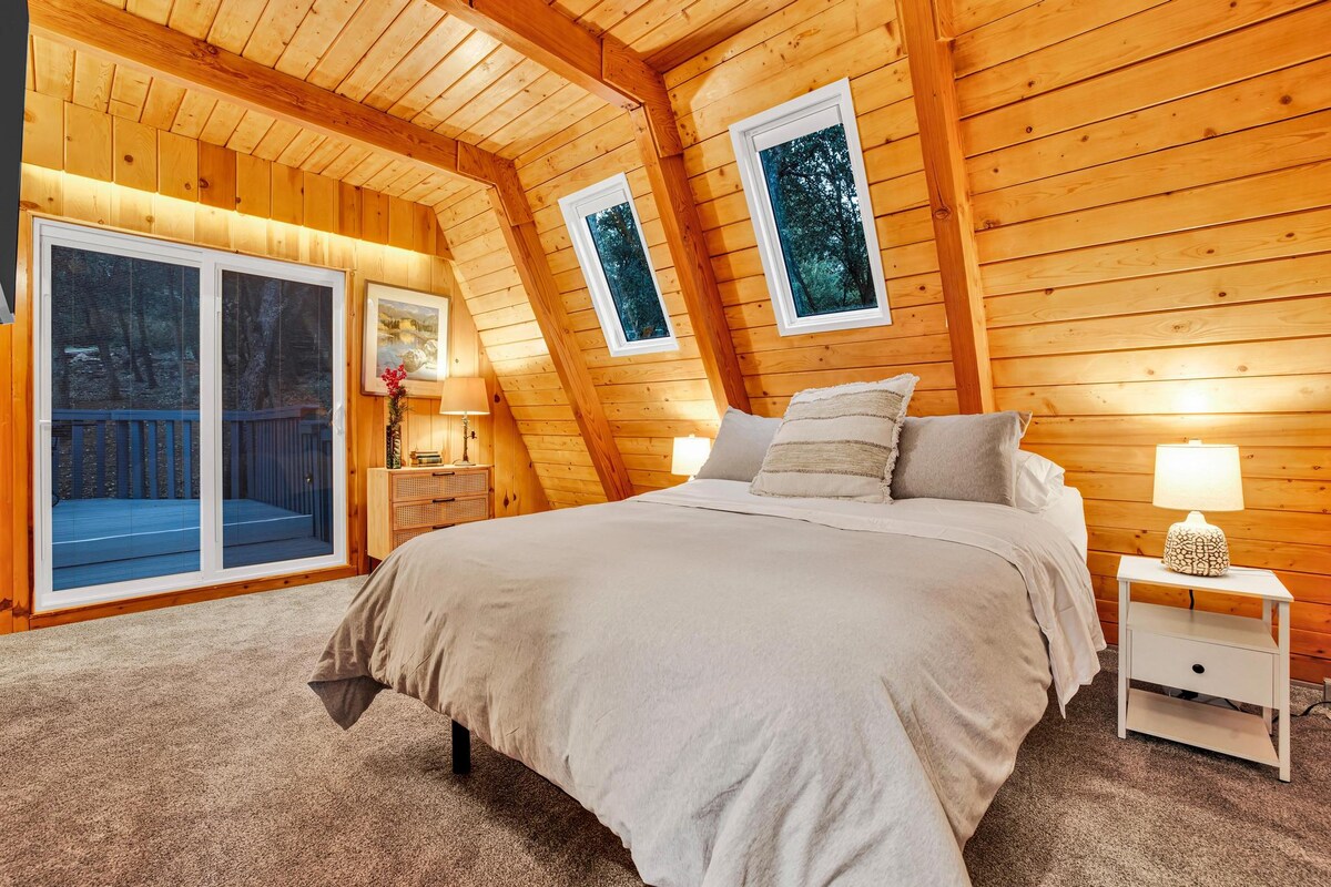 [Спална соба бр. 1] Брачен кревет со прилагодлива основа