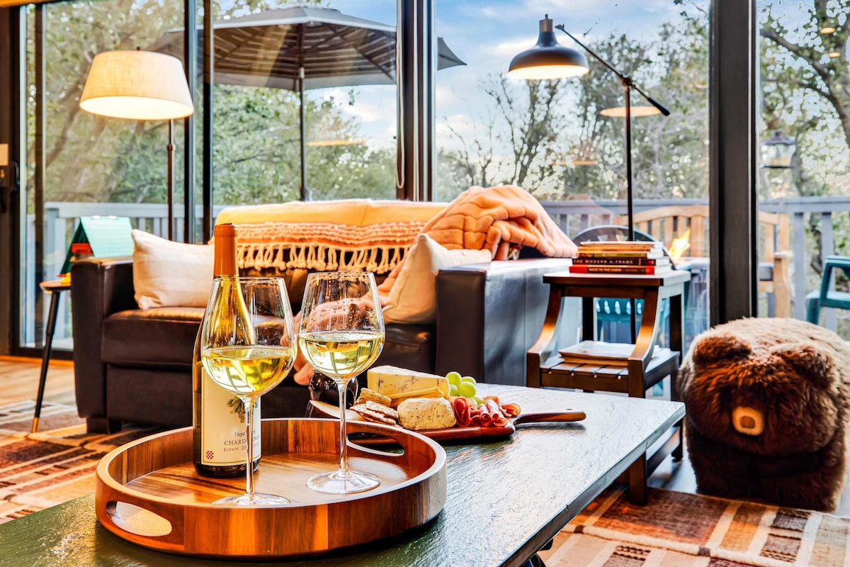 Замислете се тука да се опуштите со добар разговор, пријатели и чаша вино