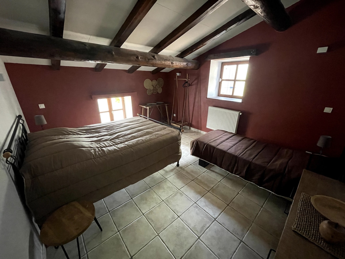 Les Muguets ： 2号卧室（楼上）
1个90x190
1点140x190