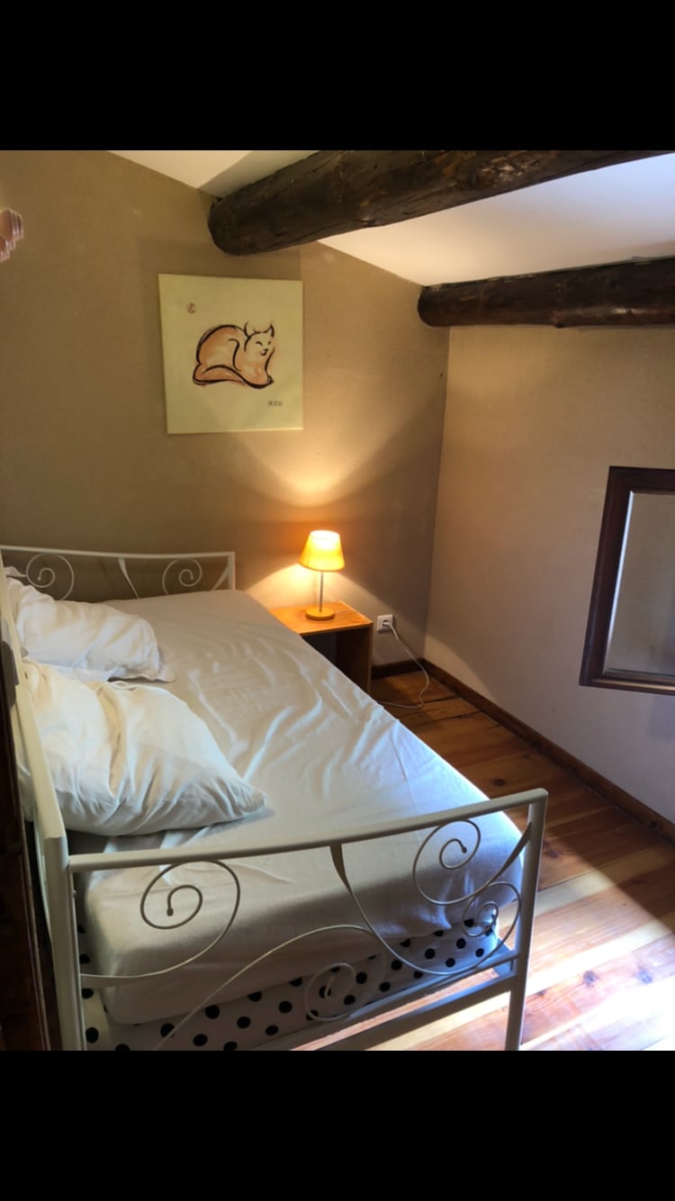 Iris和Lilas ： 3号卧室 
1 x 90 x 140床