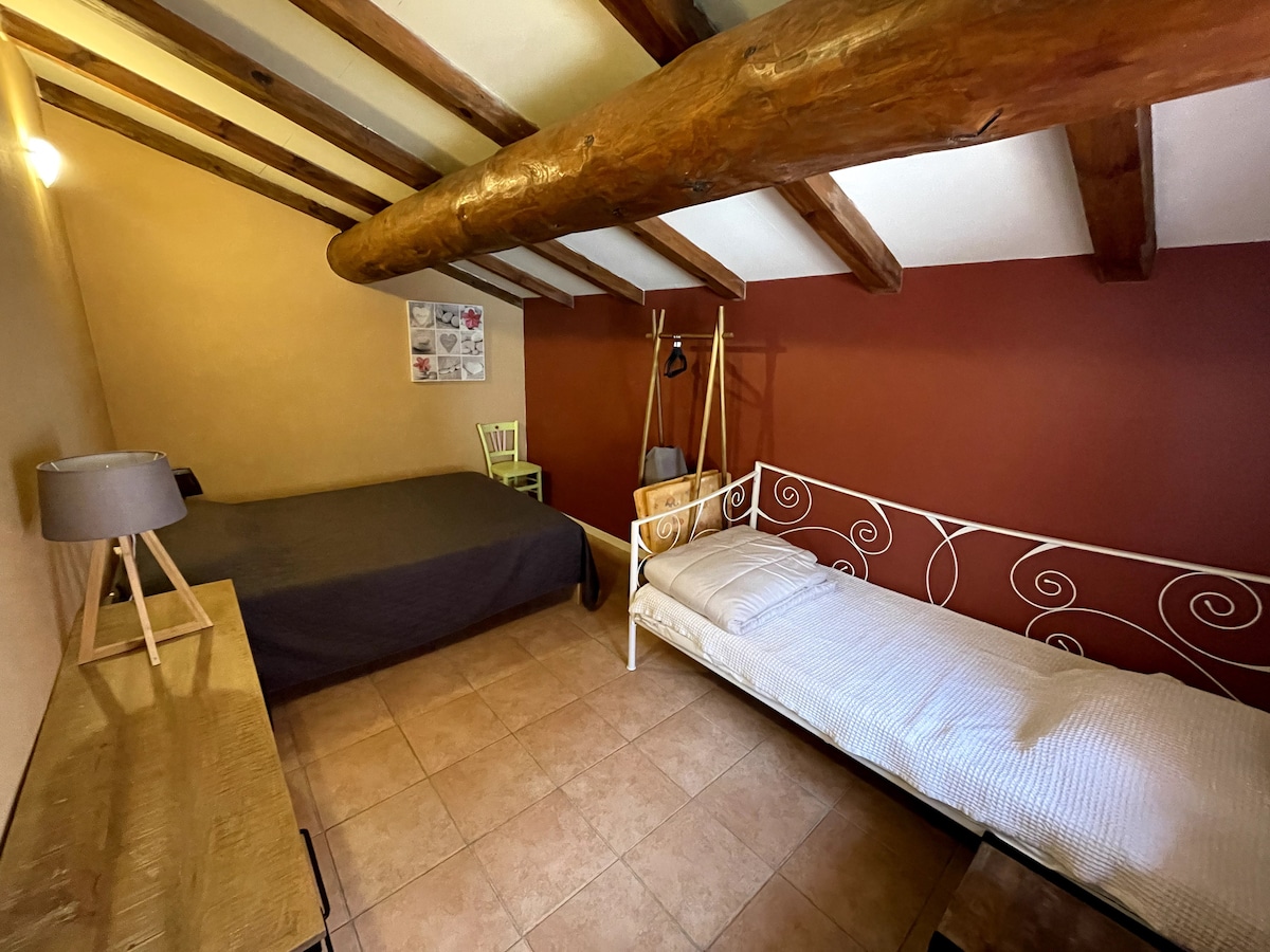 Les Myosotis ： 2号卧室
1 x 140 x 190床
1 x 90 x 190床