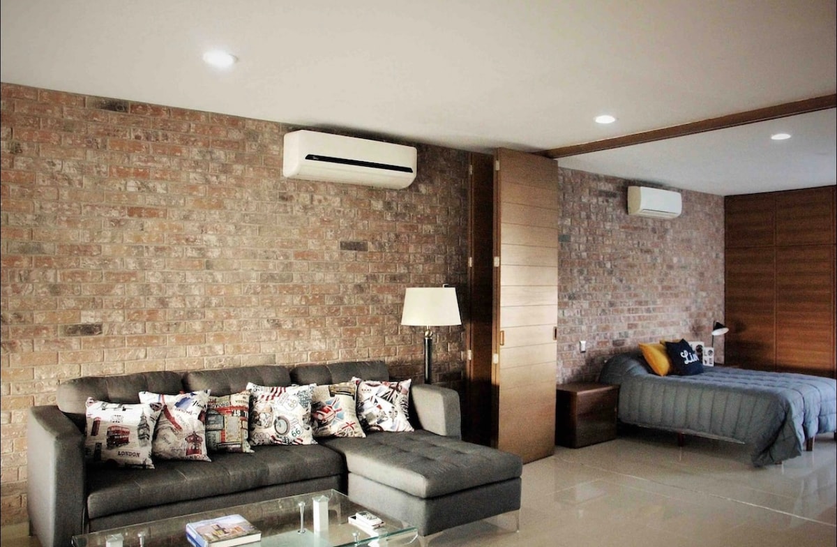 Airbnb con mejor rendimiento: Studio in Versalles Private Parking 7th Floor View en Puerto Vallarta