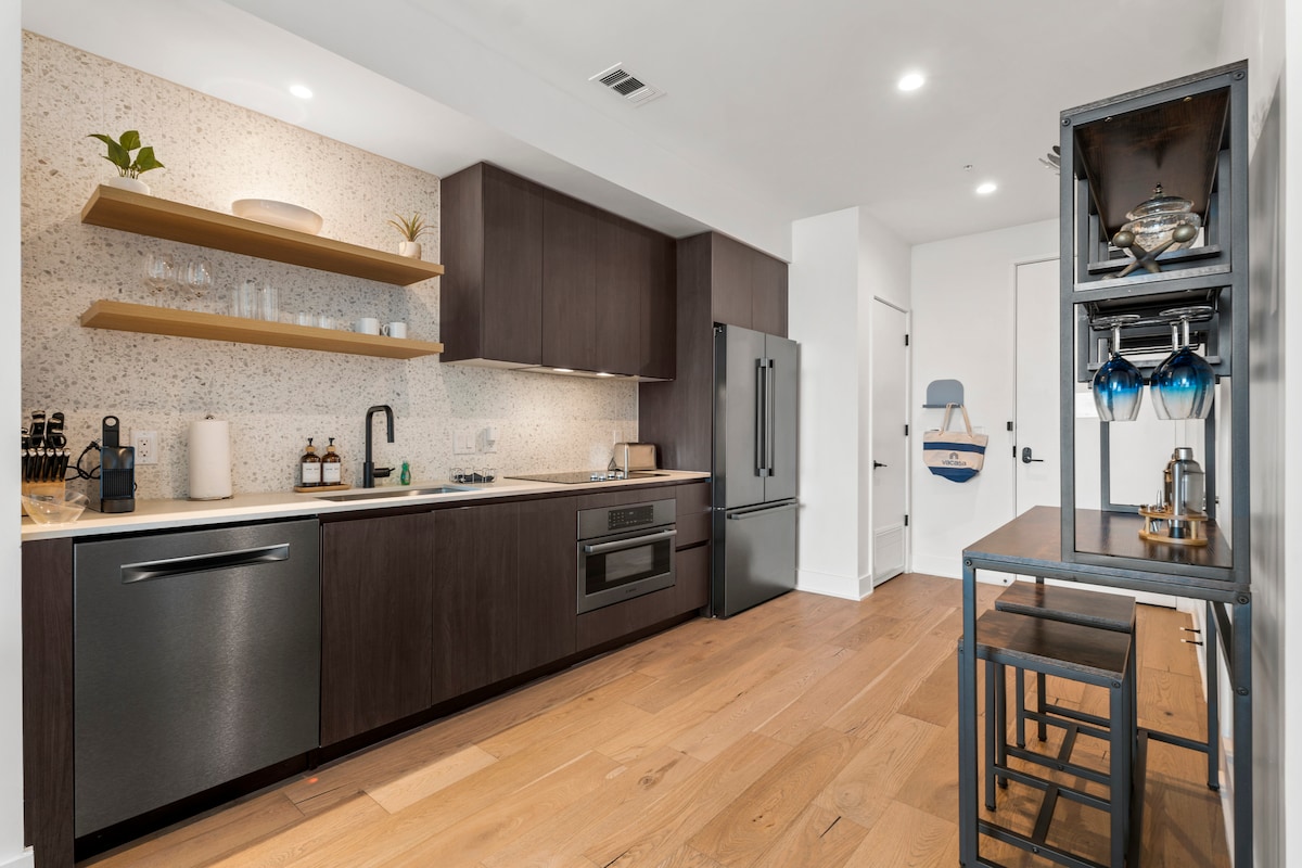 Top Floor Downtown Lux Condo Rainey * Rooftop Pool