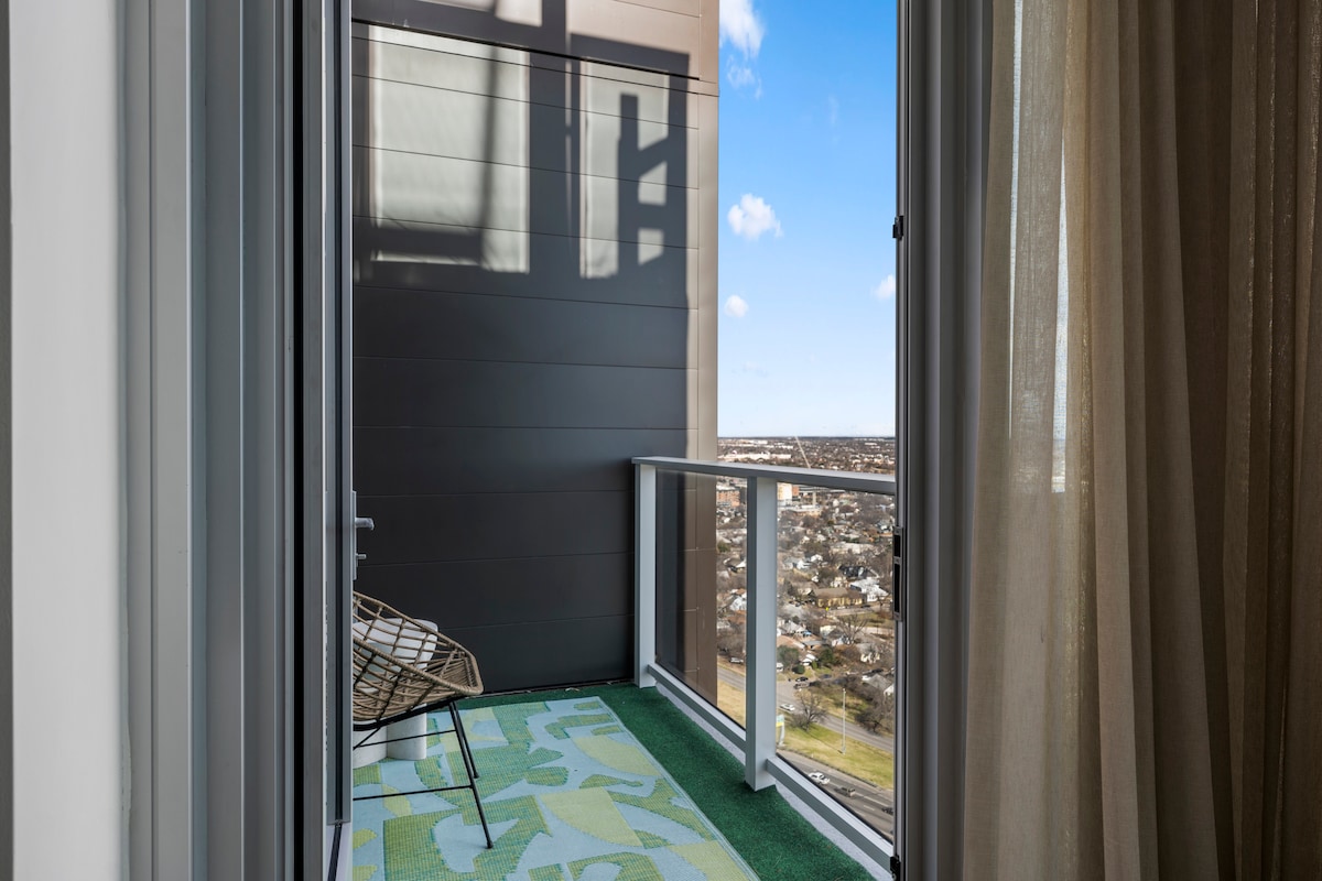 Top Floor Downtown Lux Condo Rainey * Rooftop Pool