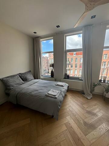 Charming, double bedroom Vondelpark flat gallery image 4