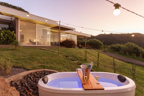 Glass House, Lush View