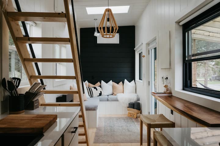 Stargazing Tiny Home W/firepit | 20min To Shopping - Napanee