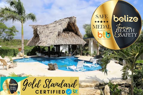 THE GECKO BUNGALOW! ** POOL**  Free Shuttle!