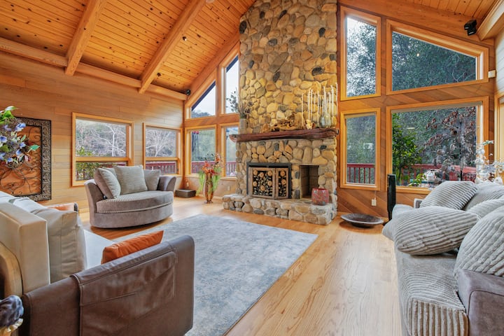 Sequoia Park Chalet ~ River Front ~ Hot Tub - California