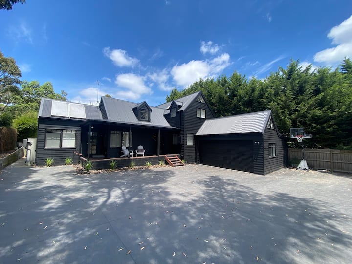 Private cottage with BBQ & pool. Houses for Rent in Langwarrin