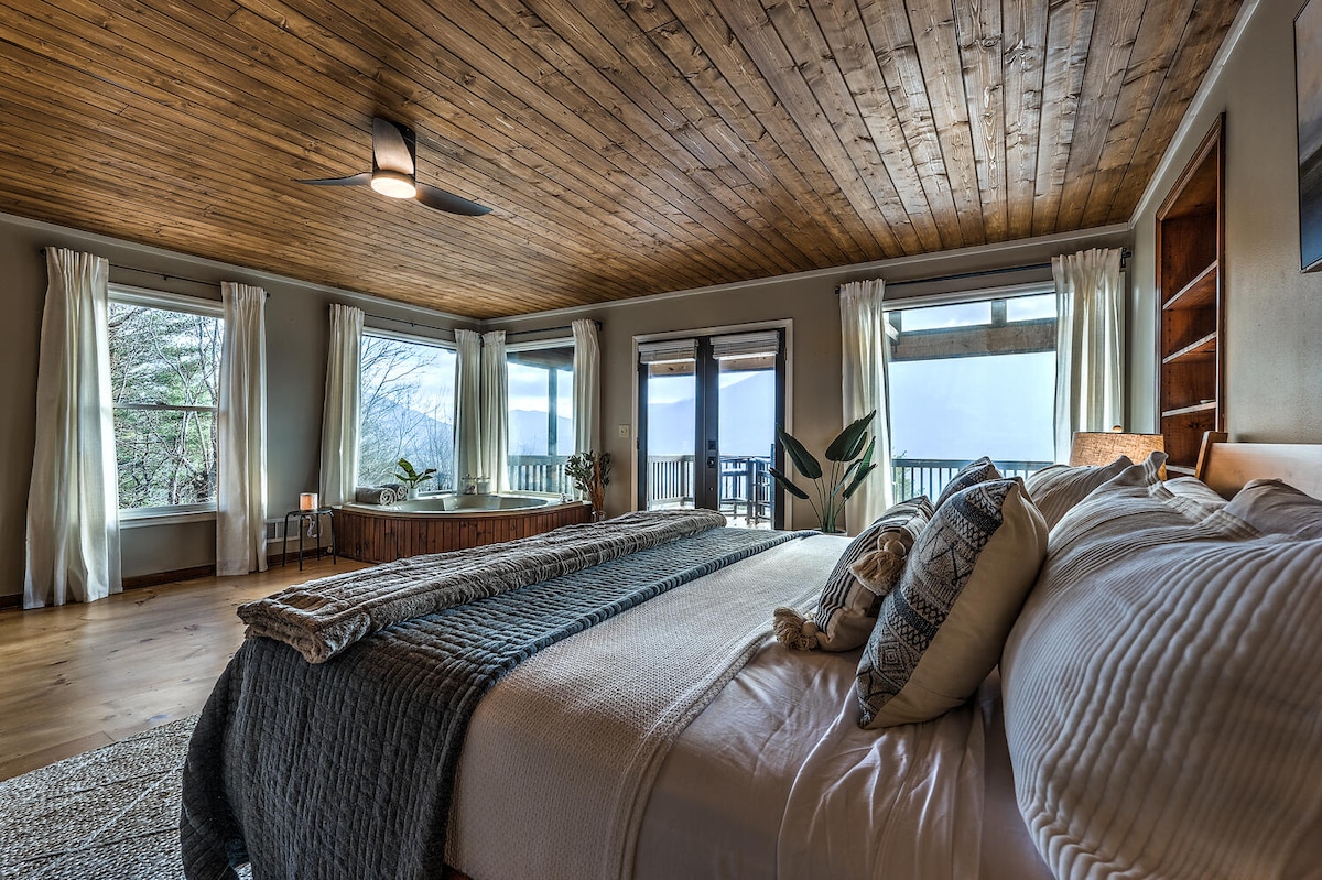 Extra spacious primary bedroom with multiple large windows to soak in the views. King bed, Jacuzzi tub, en-suite bathroom.