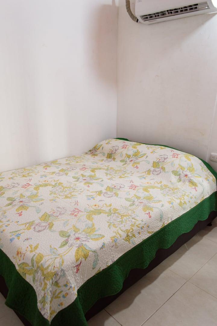 Стая с двойно легло и климатик, идеална за двойки, които искат независимост!