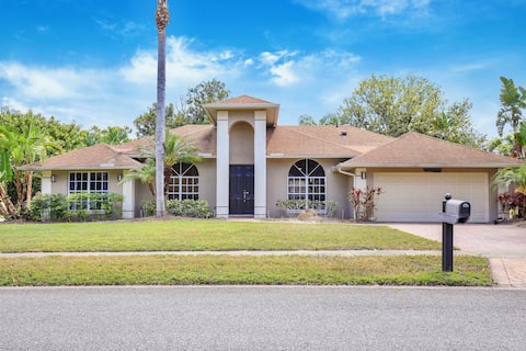 Executive Home in Bay Hill Area