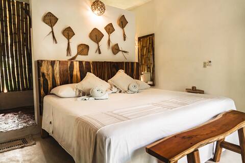 Crab 1 Room, Casa Chula Boutique Hotel