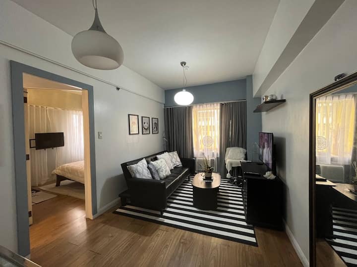 Centrally Located 1-br Condo In Makati - Makati