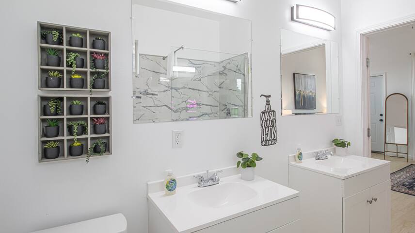 Vibrant Gray Downtown Loft gallery image 4