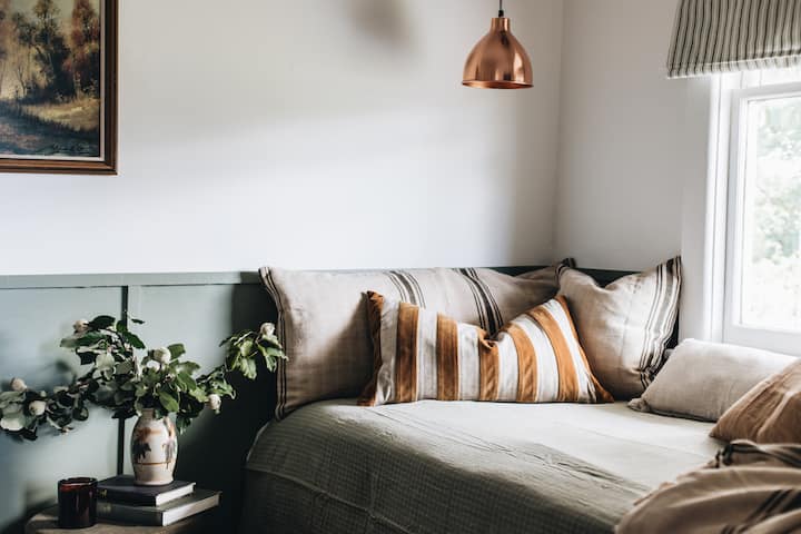 A quiet corner of the reading room awaits.  Take your spot on the daybed under the window, put your feet up and relax amongst the cushions with your favourite book, or simply soak in the glorious calm from outside.