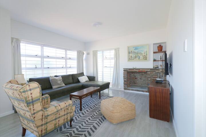 3-Bed Muizenberg Home, Sunlit Patio & Surf Shower gallery image 2