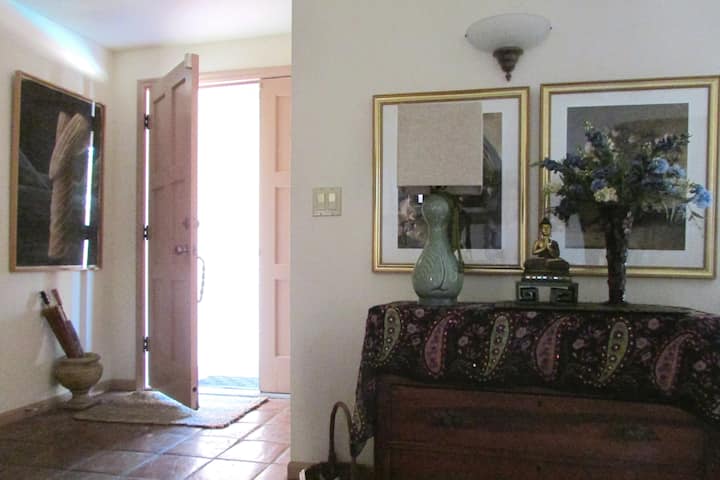 Entrée de la pièce avant.