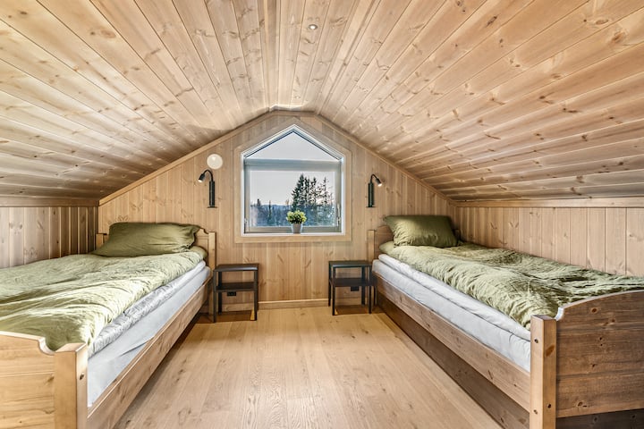 Bedroom in loft 1. 
2 single beds with 90x200 mattresses, and an extension mattress of 70x200 that can be placed between the beds. 
