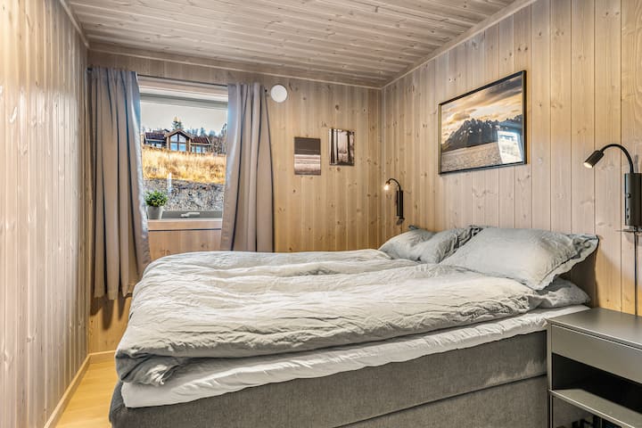 Bedroom 2 with 150x200 double bed