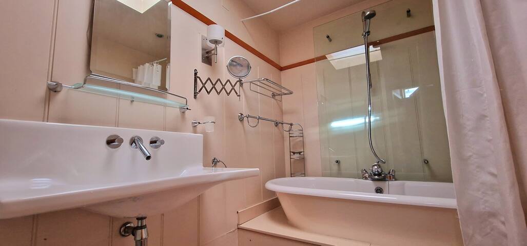 Luxurious mews house in Dublin 4 gallery image 4